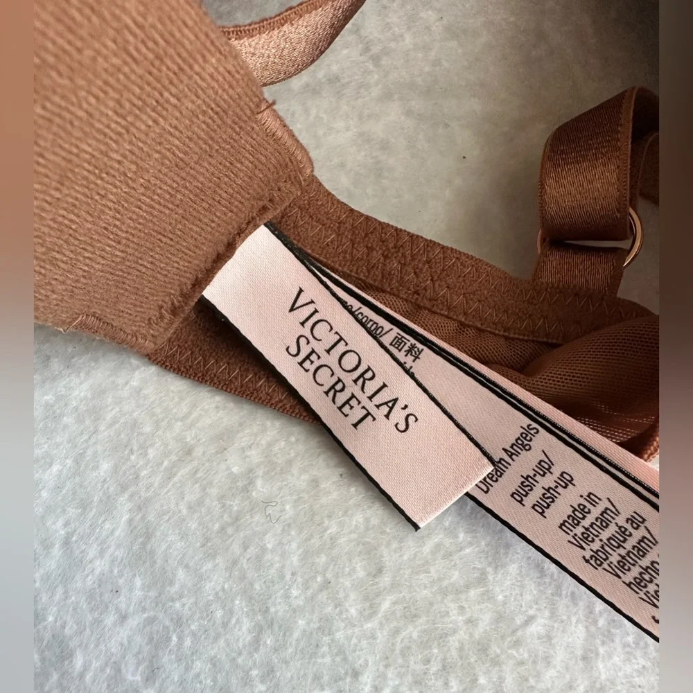 Victoria's Secret Lace Push Up Bra 34DD NWOT